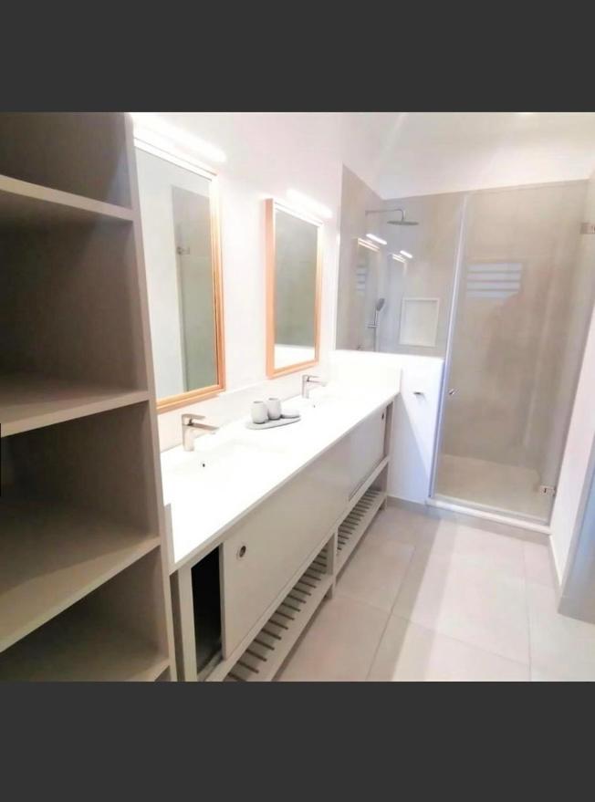 Eastern Blue Beachfront Luxury Apartment ป๊อสเตอ ลาฟาแยตต์ ภายนอก รูปภาพ