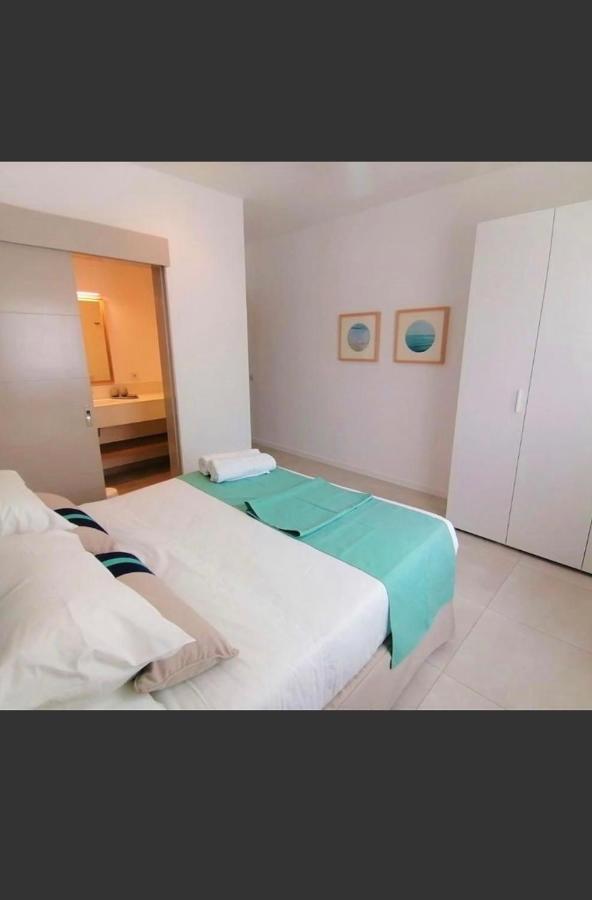 Eastern Blue Beachfront Luxury Apartment ป๊อสเตอ ลาฟาแยตต์ ภายนอก รูปภาพ